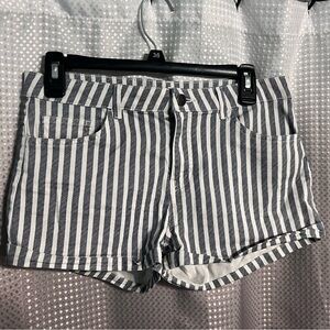 H&M Striped Gray & White Shorts Rockabilly Women’s Size 6
